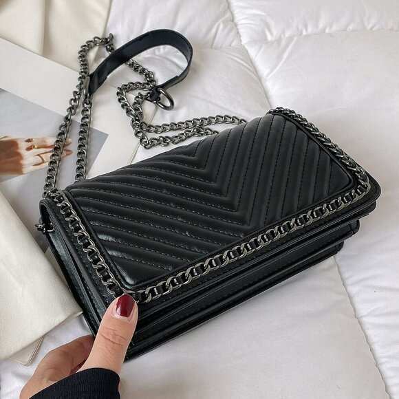 Black Elegant Women's V-Shaped Embroidery Thread Shoulder Bag With Chain Decor - Picture 3 of 5